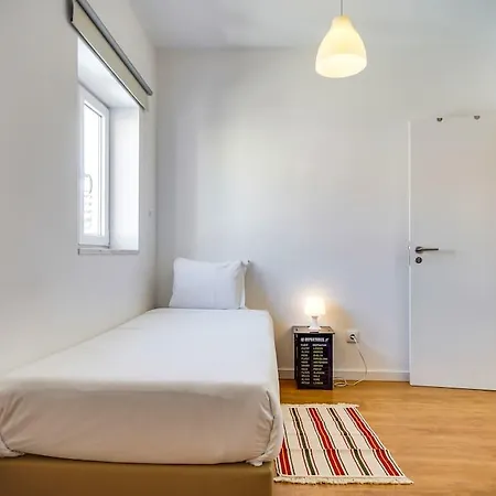 Charming 4 Bedroom In Anjos Apartman *