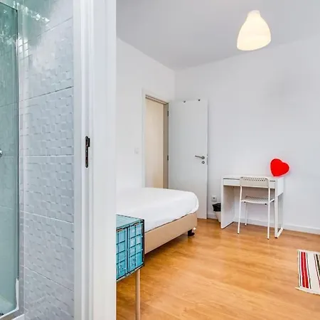 Charming 4 Bedroom In Anjos Appartamento Lisbona