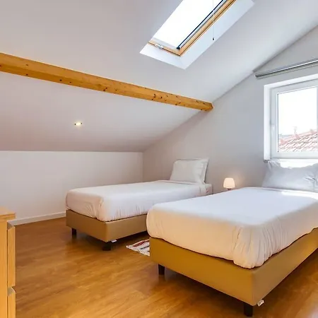 Charming 4 Bedroom In Anjos Lisbona