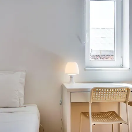 Charming 4 Bedroom In Anjos * Lisboa